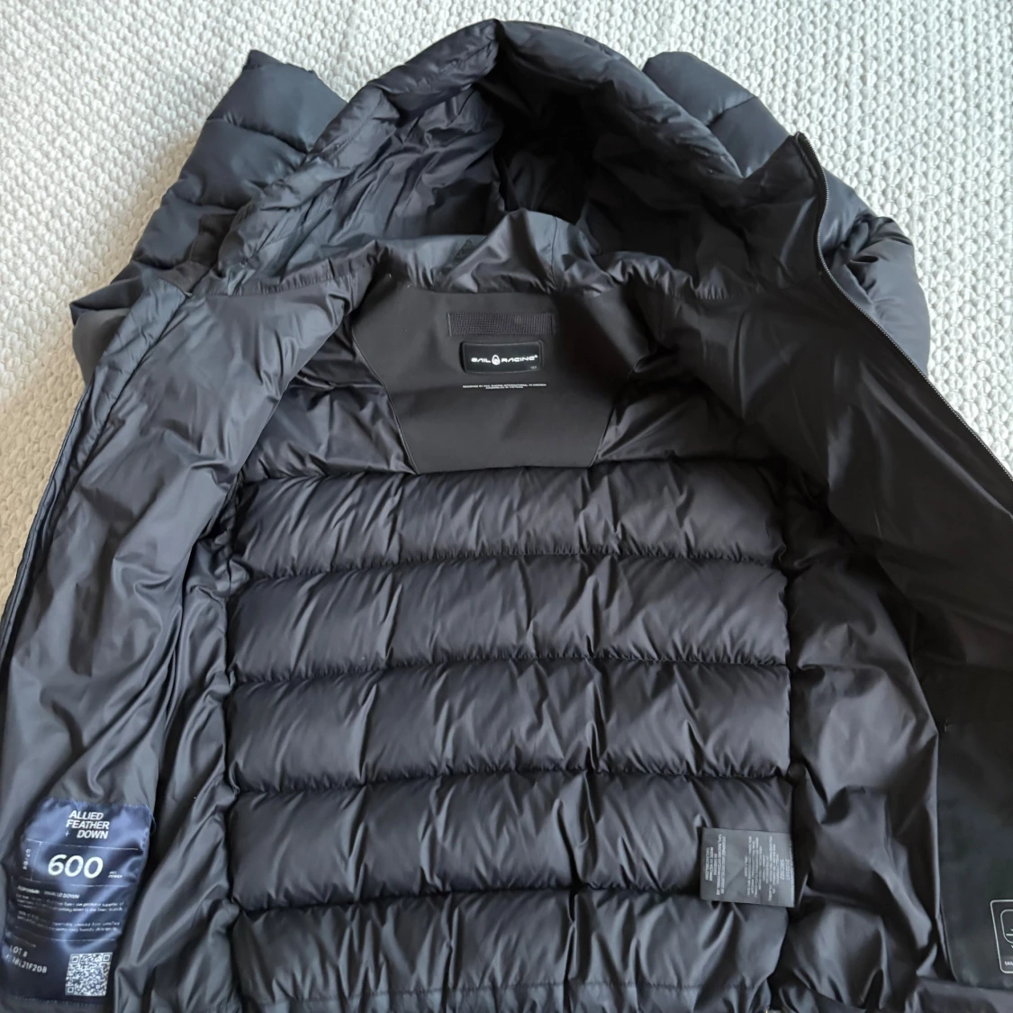 Svart dunjacka från Sail Racing - 2