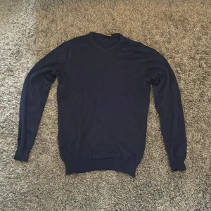 Mörkblå stickad tröja Stenströms - Storlek/S, skick 7/10