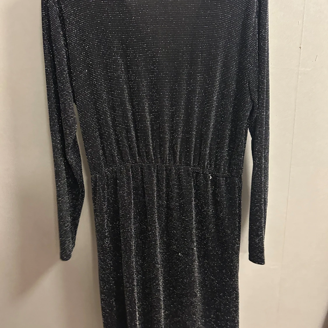 Svart glittrig långklänning omlott - 1