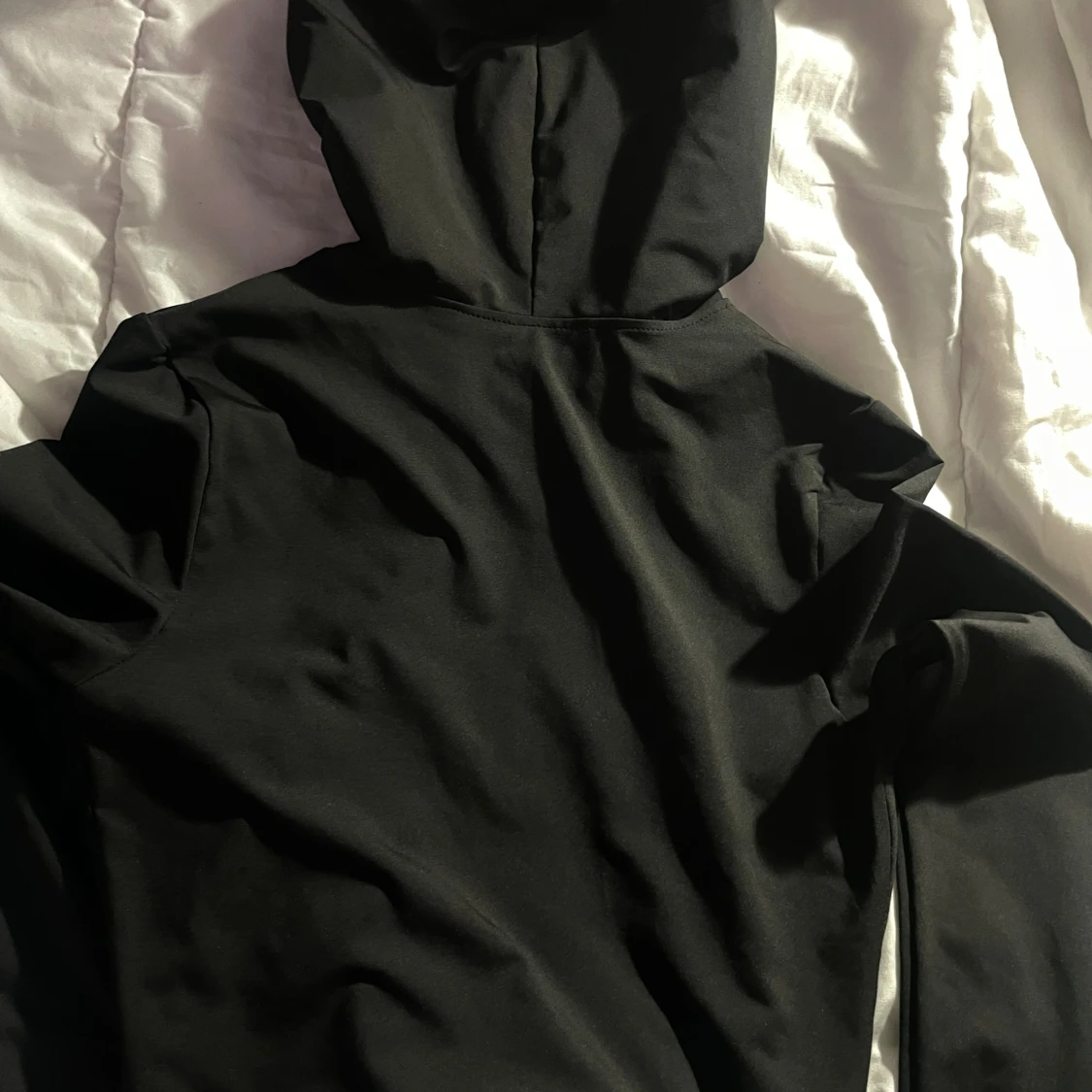 Svart hoodie med dragkedja i S - 1