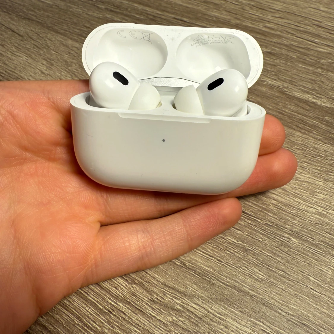 AirPods Pro 2 (USB-C) - 1