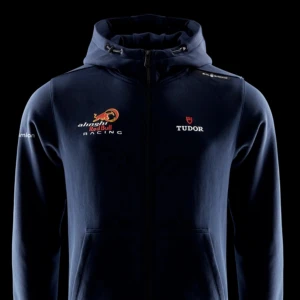 Alinghi Red Bull Racing hoodie marinblå - Marinblå hoodie från Alinghi Red Bull Racing med dragkedja, huva och fickor framtill. Broderade loggor på bröstet och ärmen samt snygga detaljer. Perfekt för dig som gillar racing och vill ha en sportig look. Mycket bra skick, nästan inte alls använd. nypris 1300kr mitt pris 600kr.