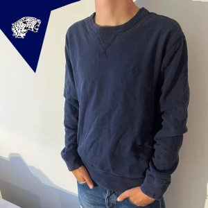 RALPH LAUREN TRÖJA - Ralph lauren tjock tröja | Skick: 9/10 | Strl: M | Modellen är 182 cm lång | Hör av dig om du undrar någonting!