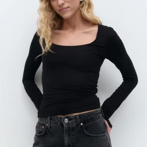 Tröja - Säljer denna tröja från Gina tricot och deras Soft Touch kollektion. Inte alls mycket använd. Kom privat för frågor eller intresse.💋