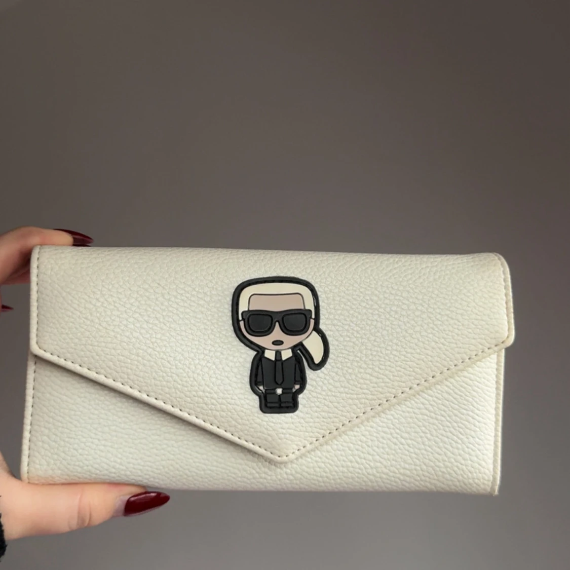 Vit plånbok ”Karl Lagerfeld”