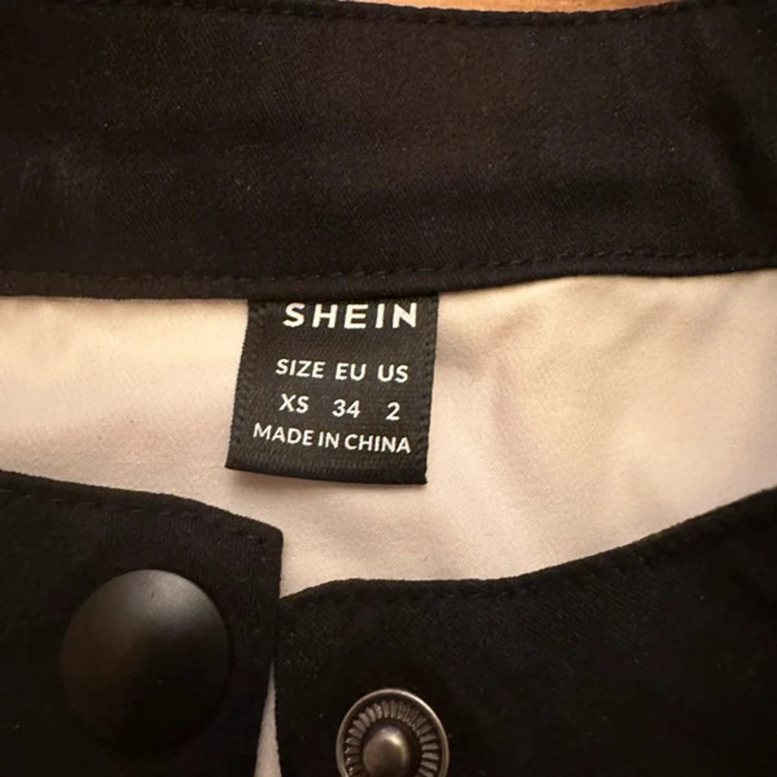 Croppad svartvit jacka från SHEIN XS - 3