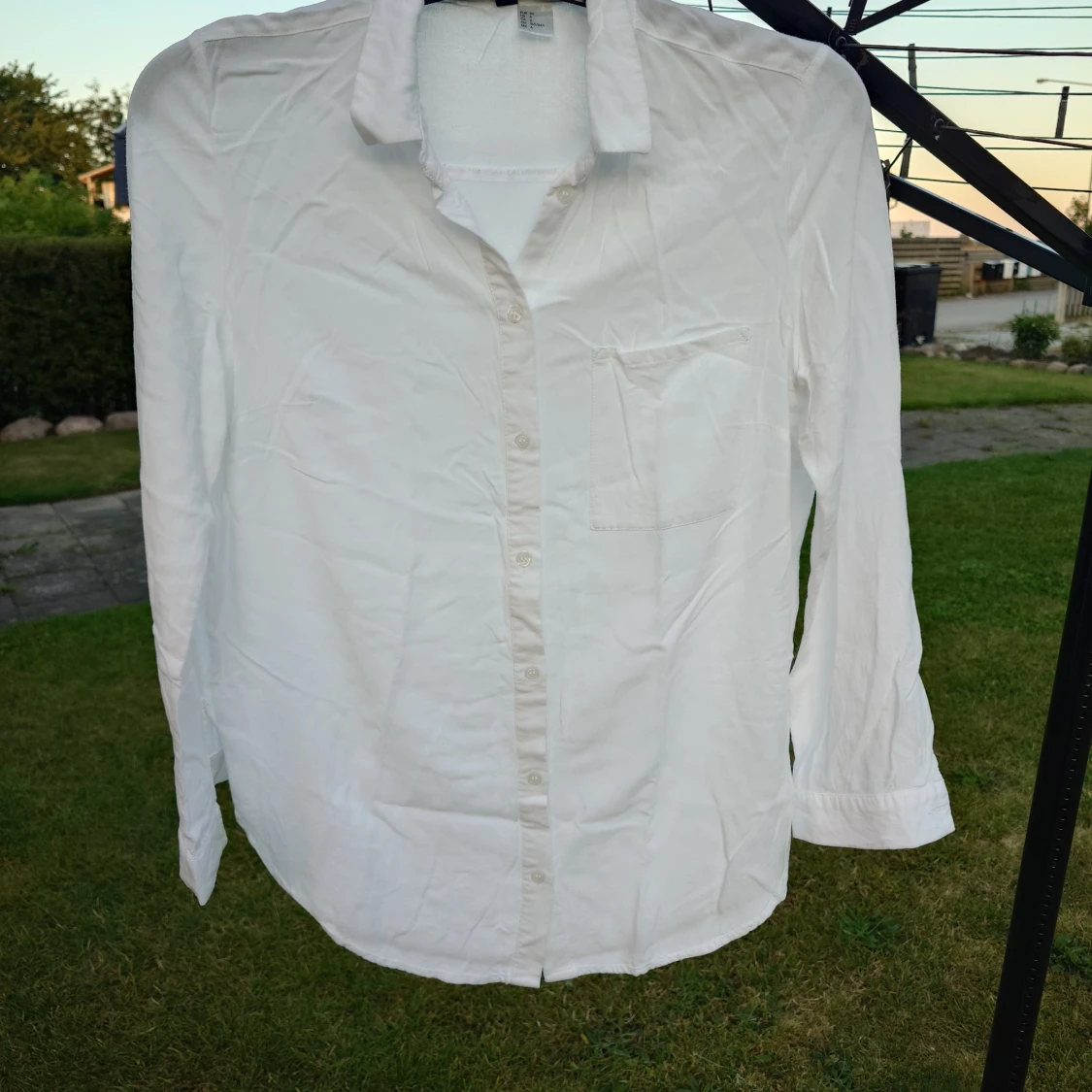 Vit skjorta från H&M DIVIDED