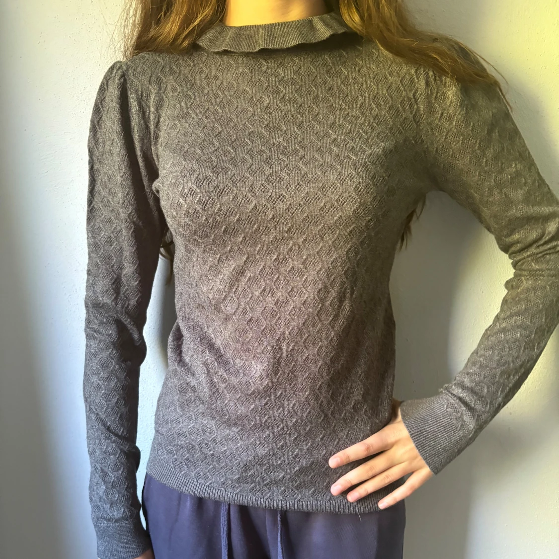 Grå tröja med krage