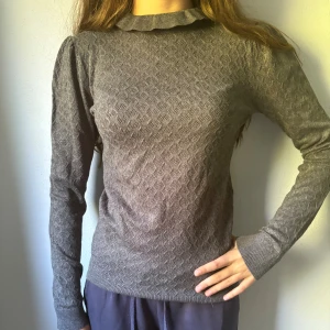 Grå tröja med krage - Mysig grå stickad tröja 🫧