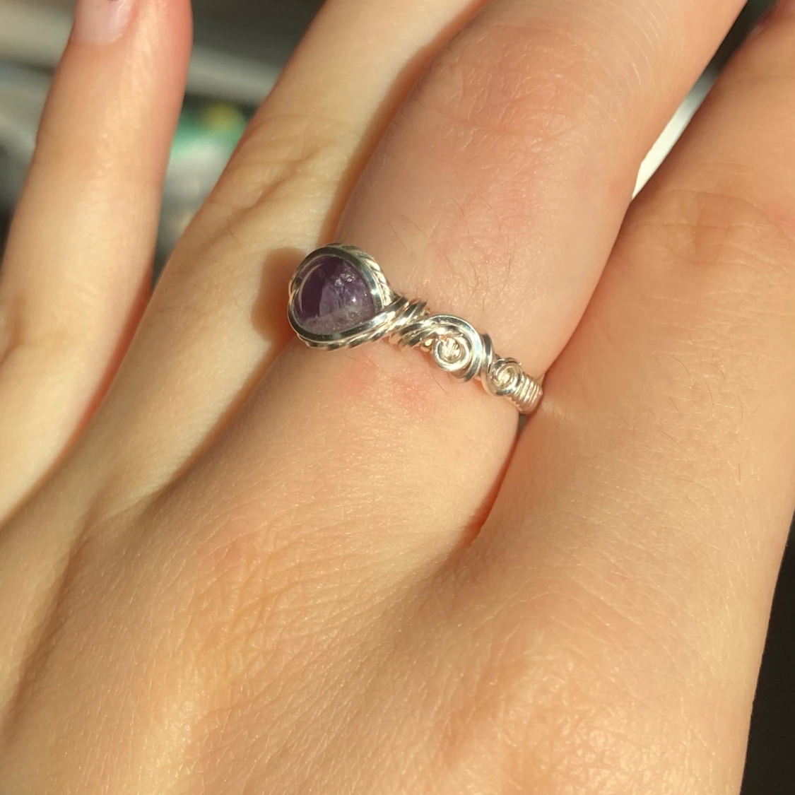 Handgjord silverring med lila sten (ametist) - 1