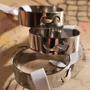 3x Silvriga ringar med sjöhästmotiv - Alla är I Rostfritt Stål, säljs i kit om 3, 2x är 21 mm, 1x är 20.2 mm 