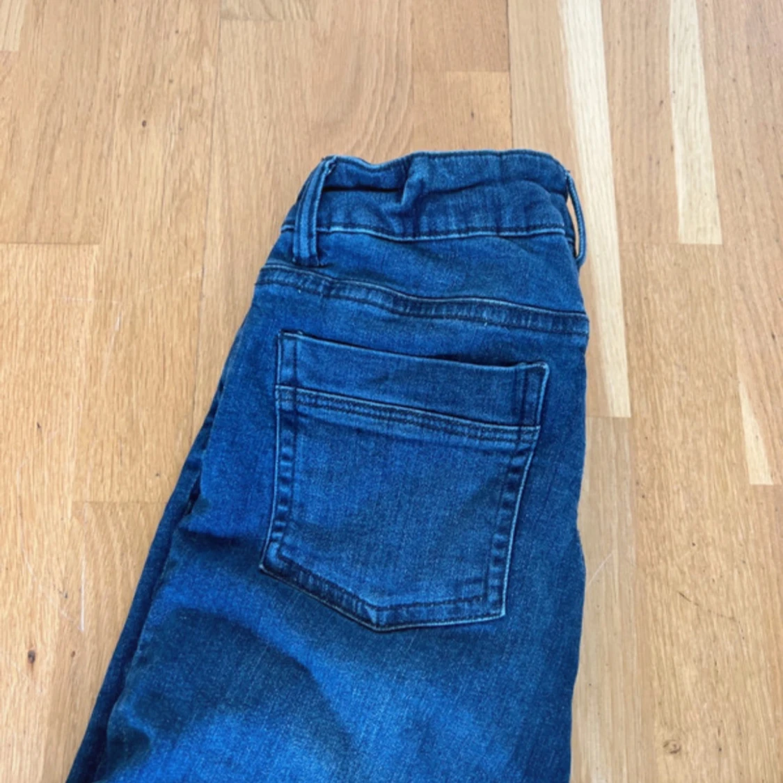 Blå bootcut jeans från Gina Tricot - 3