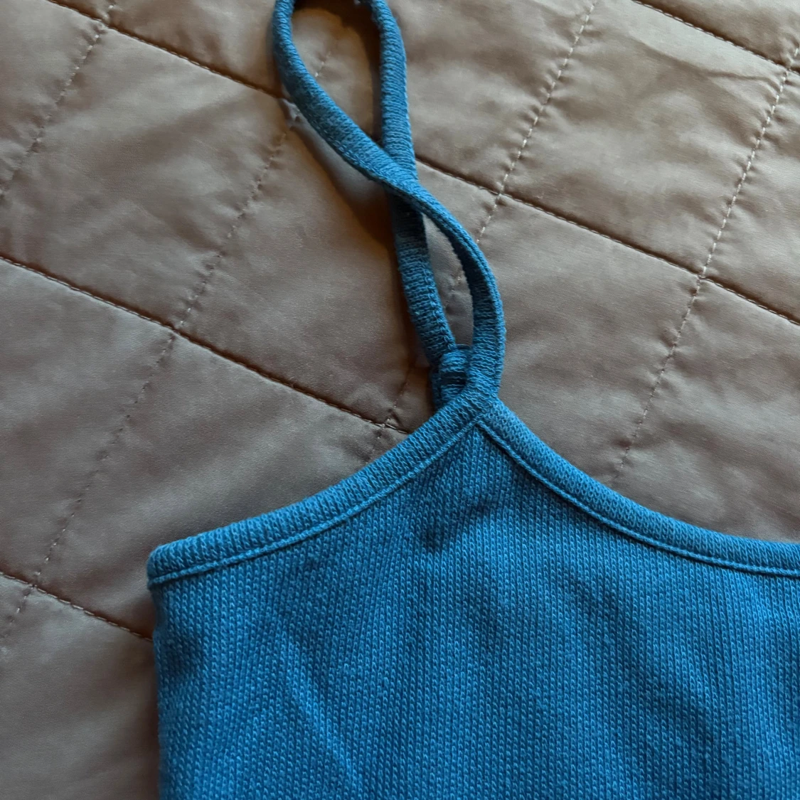 Blå ribbad klänning från NA-KD - 1