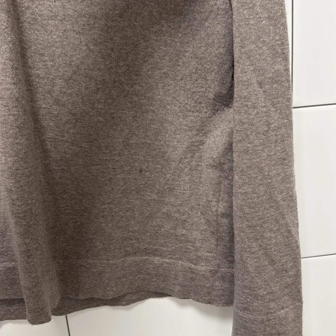 Brun v-ringad tröja från Stenströms - 2