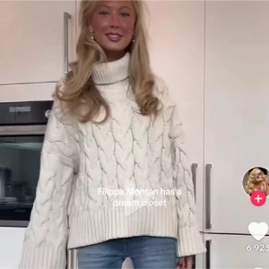 Polo tröja stickad - Säljer denna så fina vita polotröja 