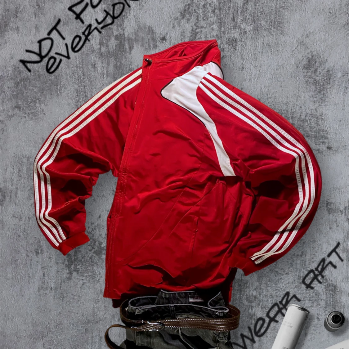 Röd Adidas sweatshirt med vita detaljer - 1