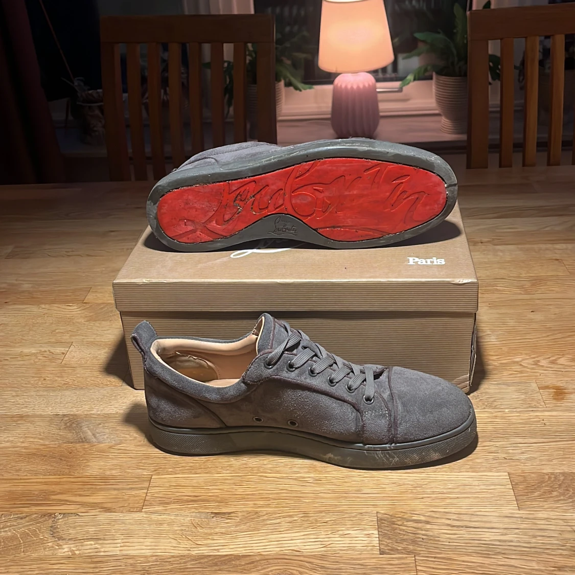 Grå Christian Louboutins