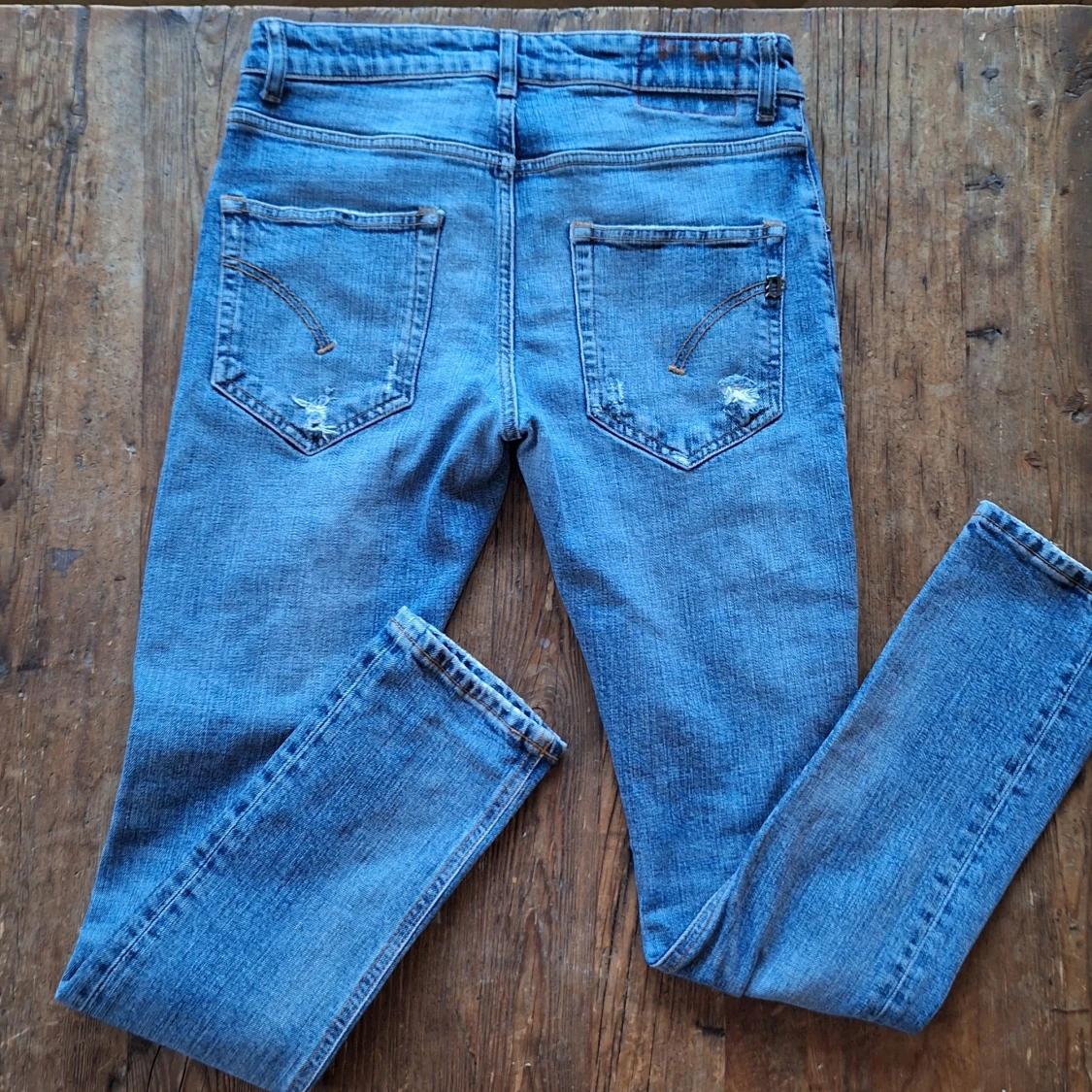 Blå slitna jeans med raka ben - 3