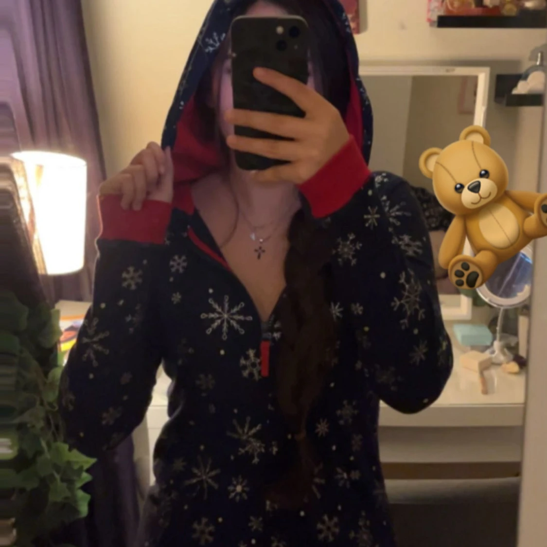 Mörkblå hoodie med snöflingor