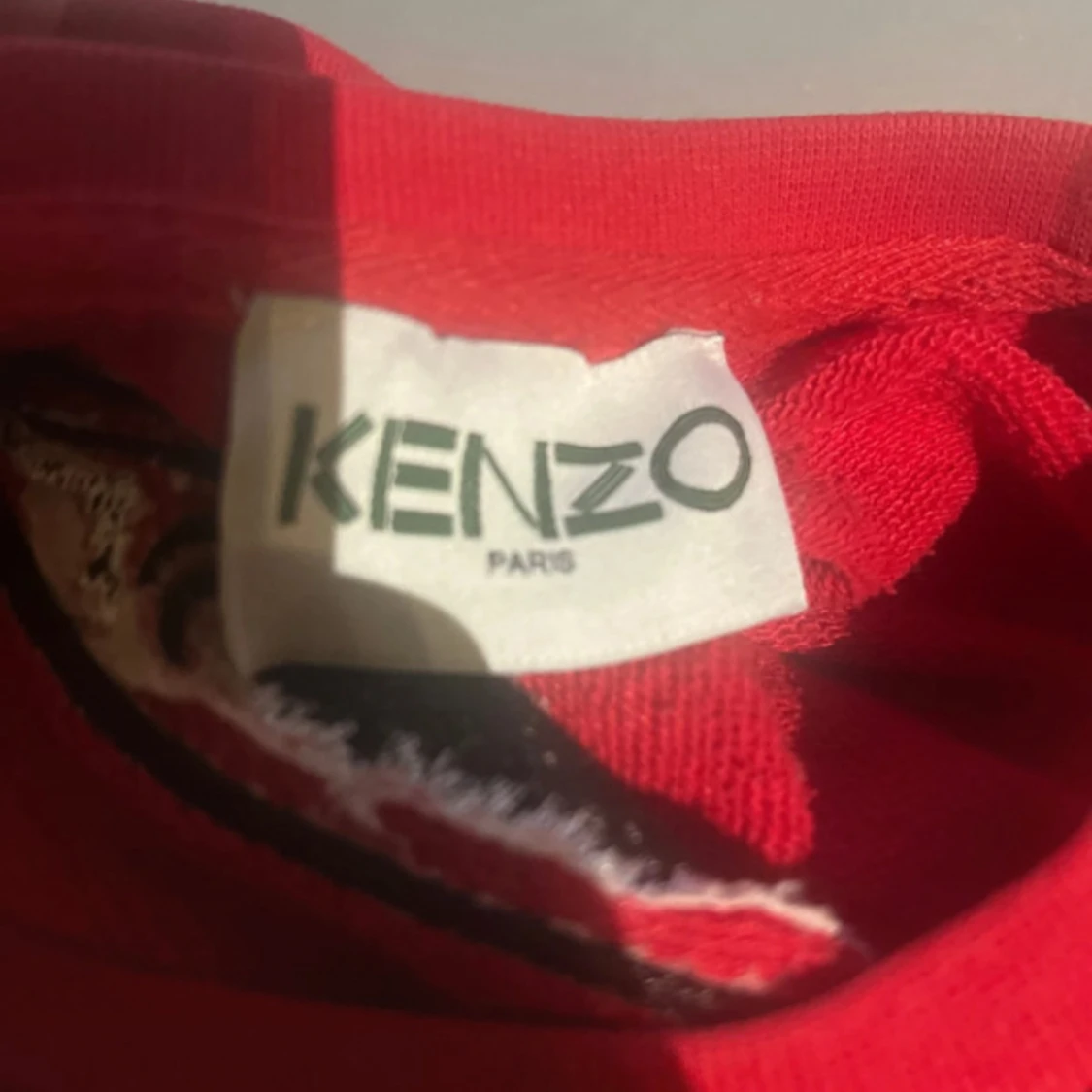 Röd sweatshirt med tiger från Kenzo - 2