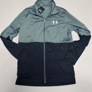 Under Armour kofta - Under armour kofta helt oanvänd köpt för 700 snabb affär
