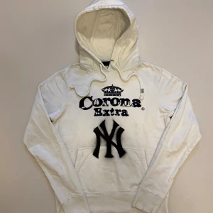 Vintage corona hoodie S - Vintage corona extra & Yankees hoodie //  Storlek S //  Mycket bra skick //  Skriv vid minsta fråga eller fundering💯🤝