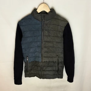 Massimo dutti cardigan  - Modellen är 185