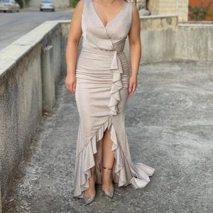 Klänningar  - Här är 3 klänningar som en bröllop eller fest pris kan diskuteras 