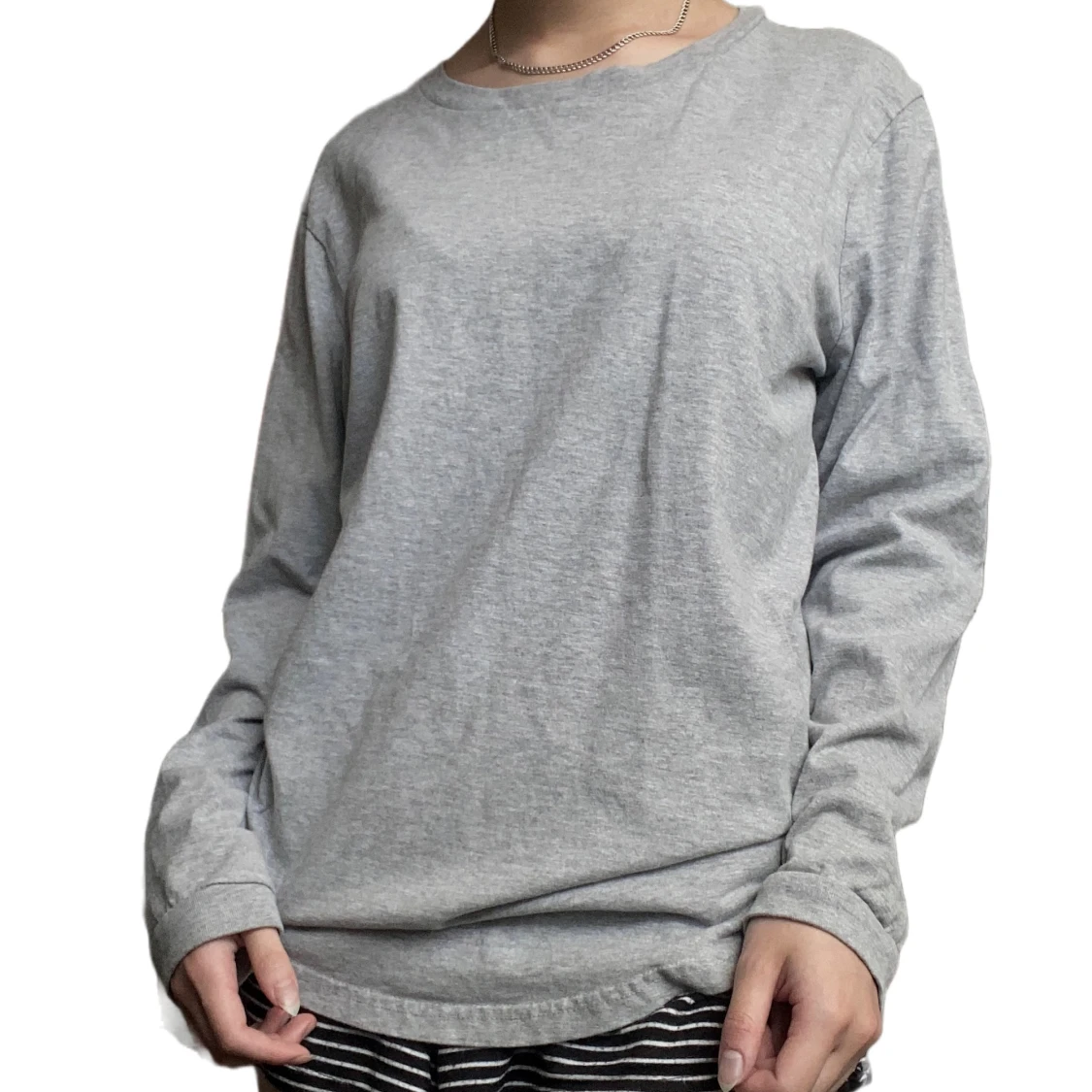 Grå långärmad tröja