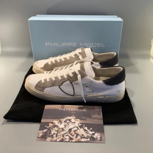 Philippe Model skor - Tja, säljer nu dessa sjukt feta Philippe Model skor i otroligt bra skick, box och kort ingår