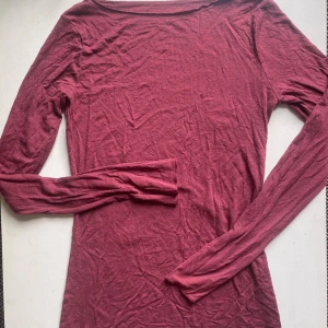 Vinröd intimissimi tröja - Vinröd intimissimi tröja som jag köpt från Vinted men ej kommer till användning😊
