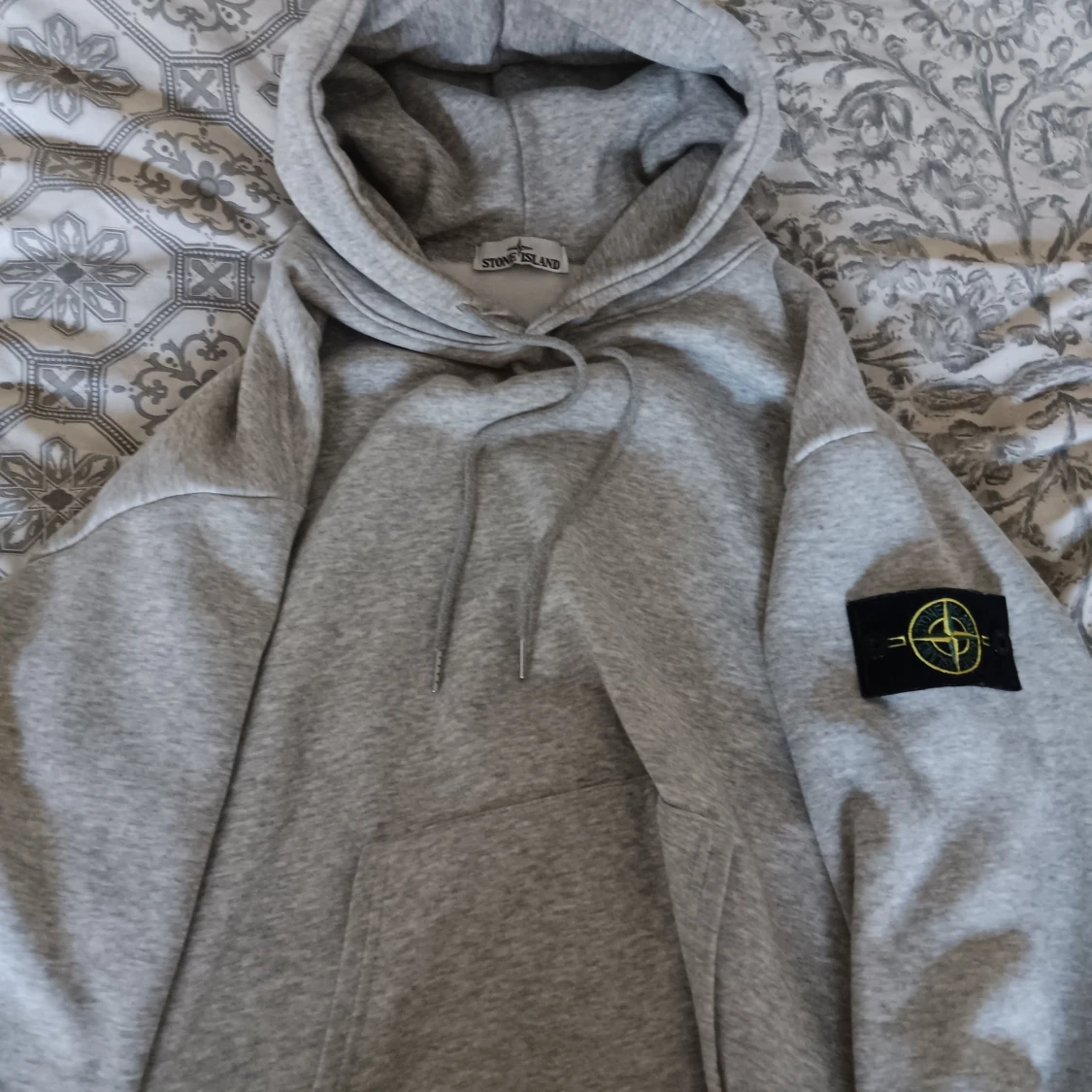 Grå hoodie från Stone Island