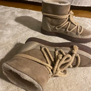 Inuikii skor  - Skor från Inuikii i storlek 40