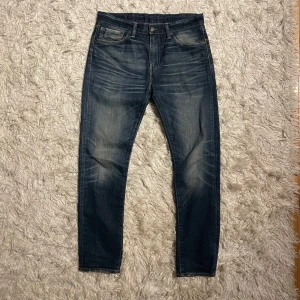 Levis jeans - Tja, nu säljer jag ett par otroligt snygga jeans ifrån Levis i modellen 508. Jeansen har en sjukt snygg tvätt som är ovanligt att hitta. Jeansen är i ett toppskick. Om du har några frågor eller funderingar är det bara att höra av sig!