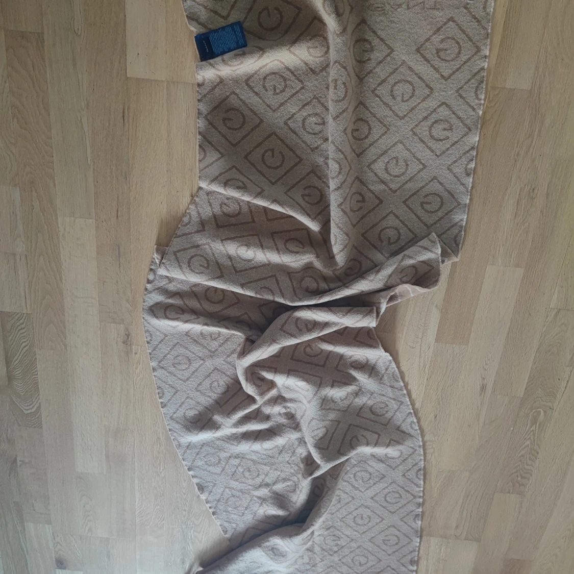 Halsduk från Gant  - 3