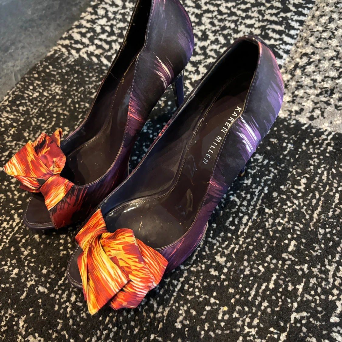 Lila pumps med rosett från Karen Millen - 3