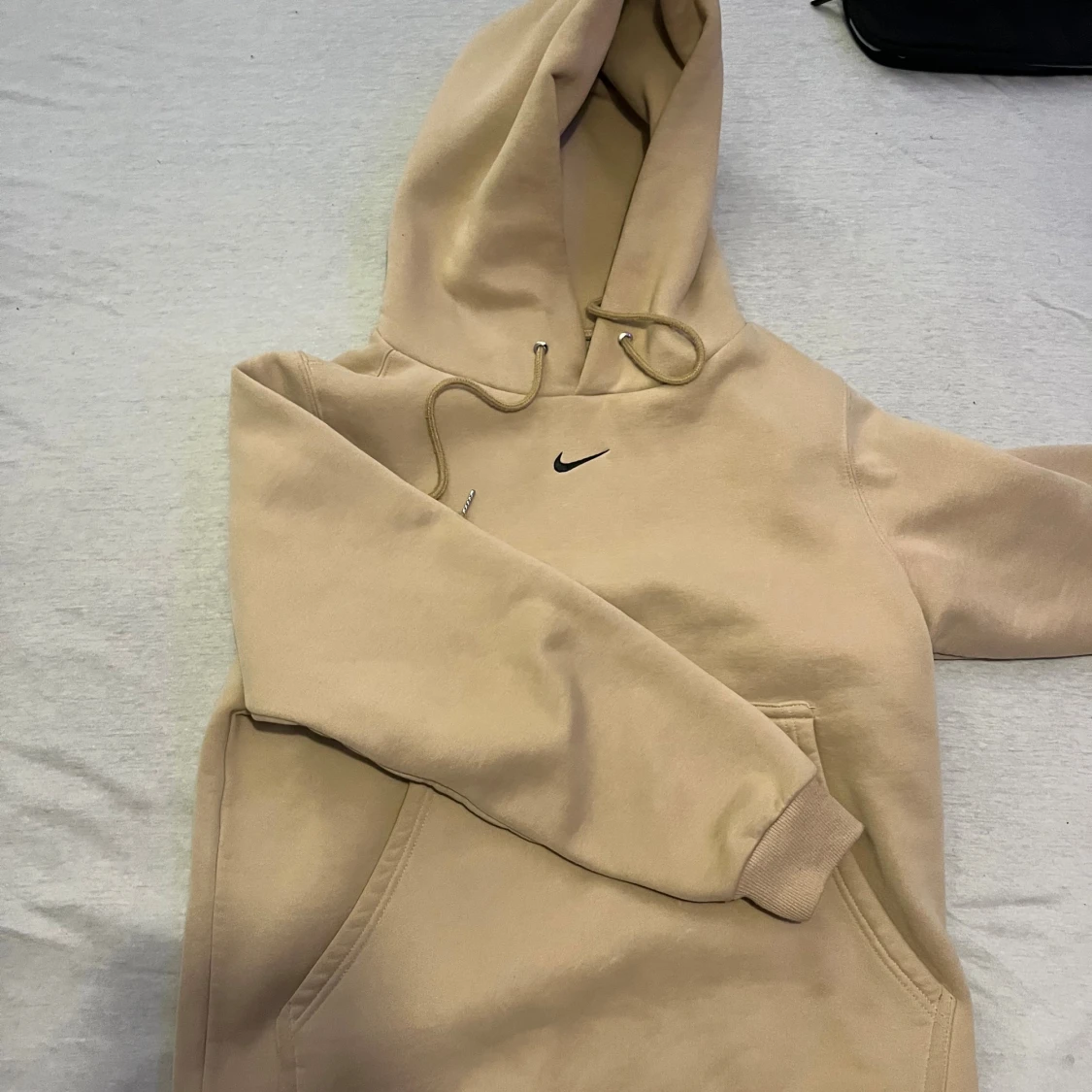 Beige hoodie från Nike med huva - 1