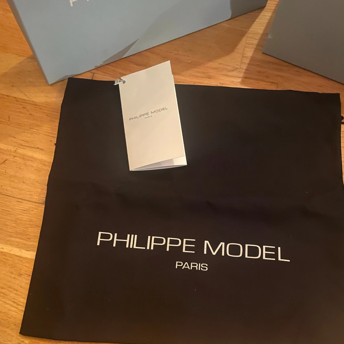 Philippe Model vita sneakers med grå detaljer - 2