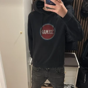 Colmar hoodie - Mycket bra pris finns inga defekter. Ser ut som smuts men det är spegeln. Passar 160-170. Priset kan alltid diskuteras 