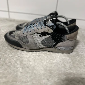 Valrntino rockrunners  - Valentino rockrunners Size 42.5 inget og rätt bra skick behöver en tvätt dock 
