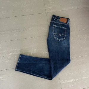 Replay Anbass jeans  - Säljer nu dessa Replay Anbass jeans, skriv för fler bilder/frågor🙌🏼