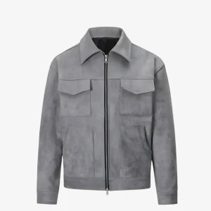 Grå mockajacka från HESNTLS - Grå Suede Work Jacket från HESNTLS – storlek M Jackan är i nyskick, endast använd ett fåtal gånger.  Nypris: 950 kr 