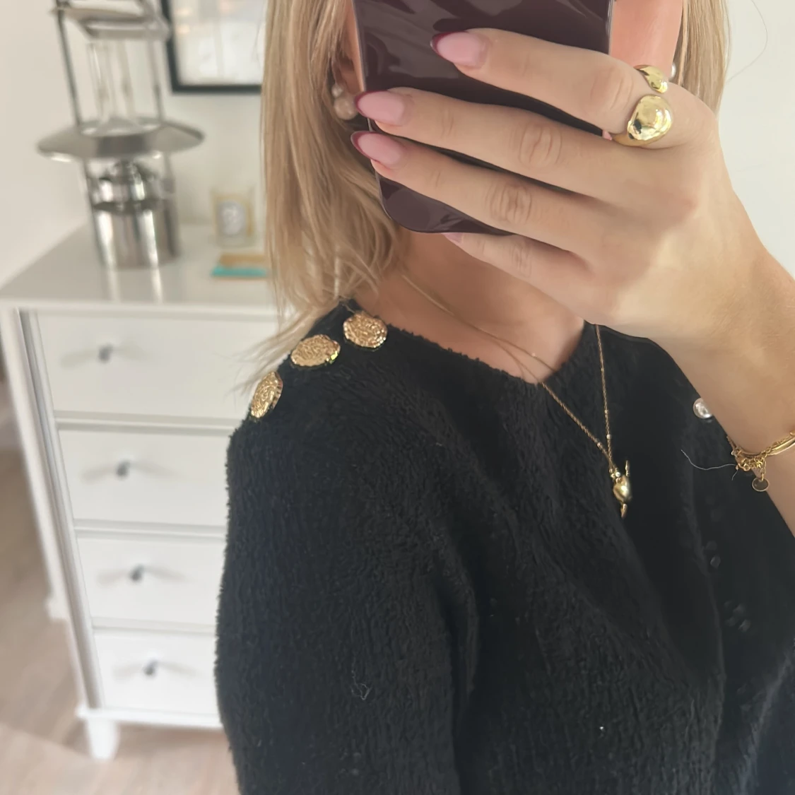 Svart topp med guldknappar från H&M - 1