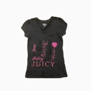 Äkta juicy cotoure topp  - Säljer en favorit! Min juicy cotoure tröja som är köpt på vinted för några år sedan! Den är äkta och har varigt min favorit tröja i år!!!