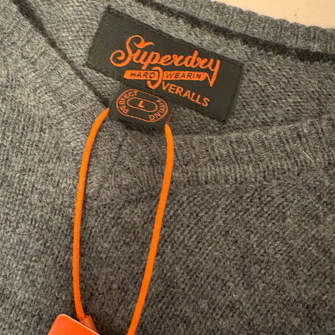 Grå stickad tröja från Superdry - 1