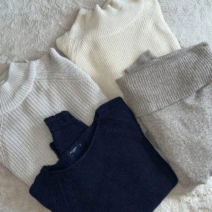 Klädpaket stickade tröjor  - Paketpris för alla fyra tröjor. Alla passar en S-M