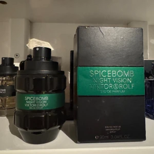 Spicebomb Night Vision EdP 90ml - Inte mycket använd i den, jättefin doft men säljer av lite från min samling. Rekommenderar varmt denna doft