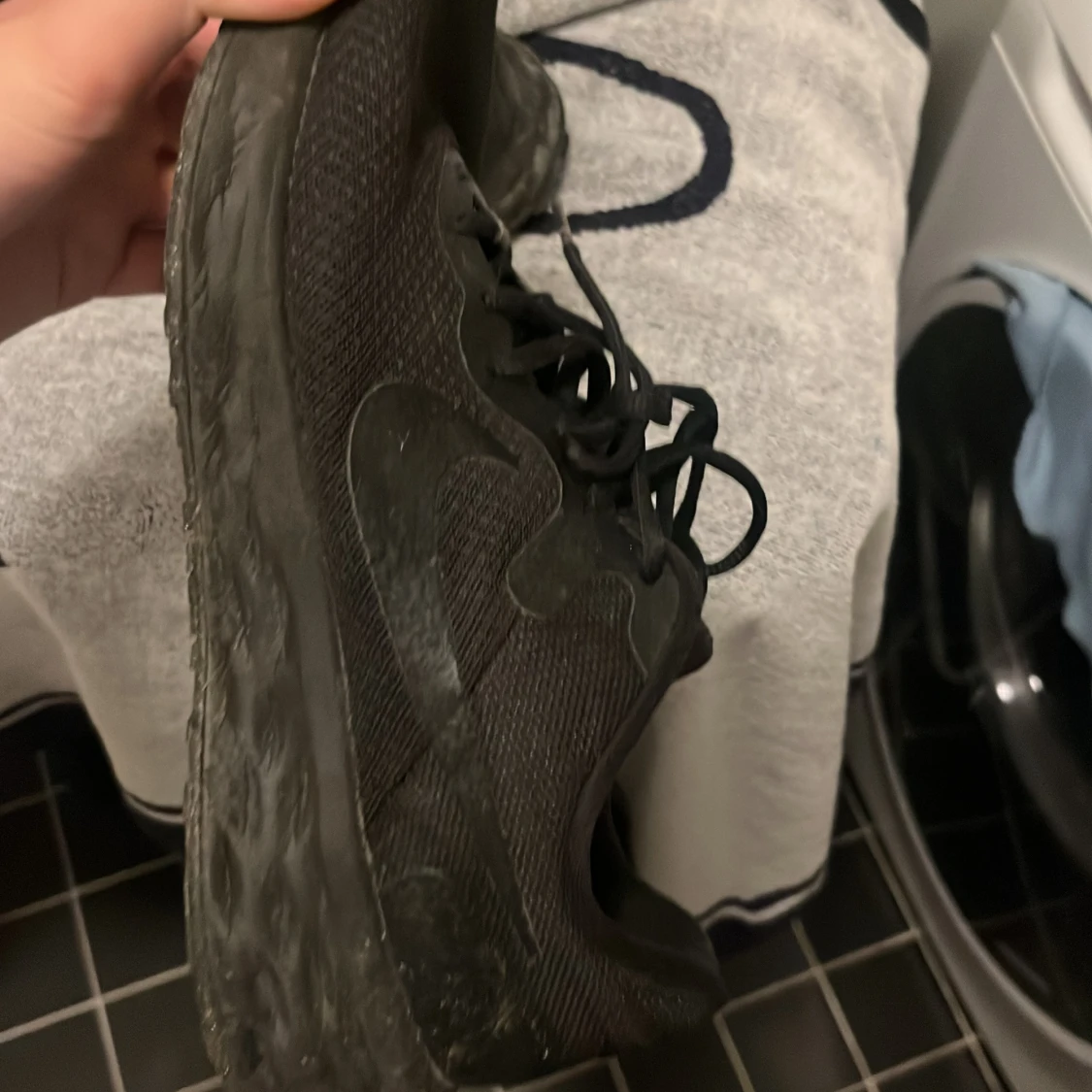 Svarta Nike sneakers med snörning - 1