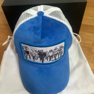 Maggiore c6 velvet keps - Säljer min maggiore limited edition keps som är sällsynt och går inte att få tag på, extremt bra skick med tanke på hur gammal den är. Endast en liten defekt på spännet som är laget inget som syns.