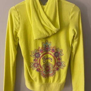 Vintage juicy couture hoodie - Står ingen storlek men skulle säga att den är xs/s💕